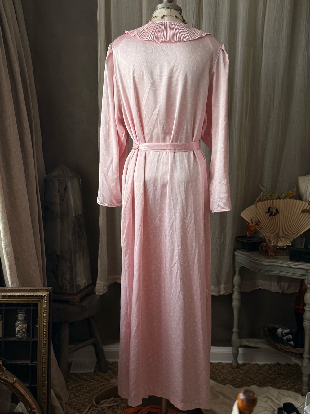 Vintage Mary McFadden bubblegum Pink Long Robe with Ruffled Collar dressing gown - Picture 3 of 6